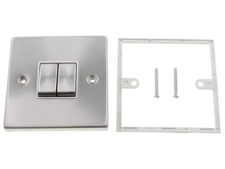 DECO VPSC412WH 10AX INGOT 2GANG 2WAY PLATE SWITCH WHITE SATIN CHROME