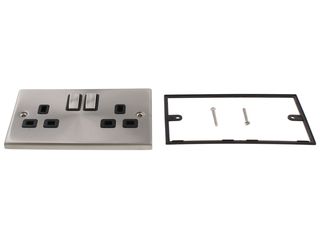 DECO VPSC536BK 13AINGOT 2GANG DOUBLE POLE SWITCH SOCKET BLK SATIN CHRO