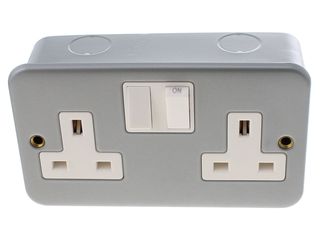 ESSENTIALS CL036 13A 2 GANG DP SWITCHED SOCKET