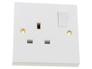 POLAR 13A 1 GANG DP SWITCHED SOCKET WITH TWIN EARTH TERMINALS