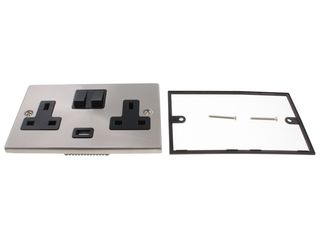 DECO VPSC770BK 13A 2GANG SWITCHED SOCKET 2.1A USB OUTLE TWIN EARTH BLK