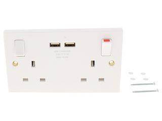 BG 922U3-01 MOULDED WHITE 2 GANG 13A SWITCHED SOCKET 2 X USB 3.1A