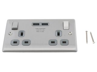 BG NBS22U3G-01 BRUSHED STEEL 13A 2 GANG SWITCHED SOCKET + USB