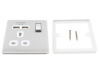 BG FBS21UW SCREWLESS F/P - POL CHROME 13A 1 GANG SWITCHED SOCKET + U