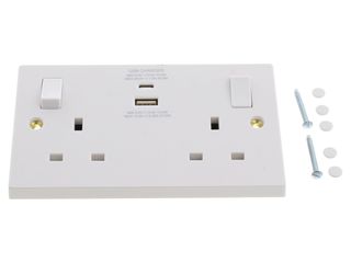 NEXUS 922UAC30-01 SQ EDGE DBLE SWITCHED 13A POWR SOCKET USB CHARGE WHT